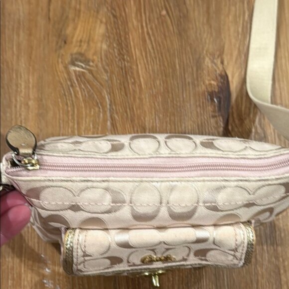 Coach Penelope Signature Jacquard Turnlock Pocket Swingpack Crossbody Bag (EUC) - Picture 6 of 16